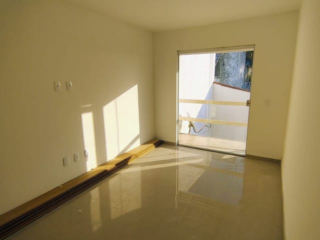 Casa com 100m² 3 quartos e 3 banheiros, para alugar, no bairro Jardim Sulacap em Rio de Janeiro