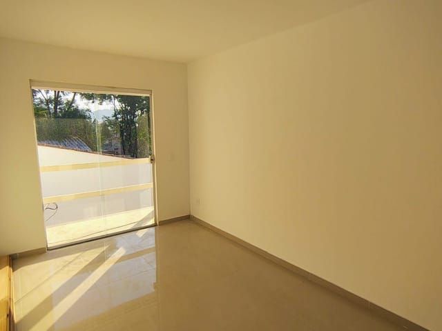 Casa com 100m² 3 quartos e 3 banheiros, para alugar, no bairro Jardim Sulacap em Rio de Janeiro