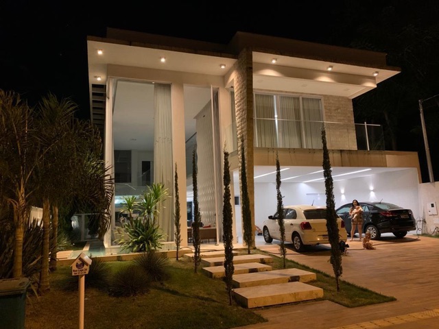 Casa com 540m² 4 quartos e 5 banheiros, à venda, no bairro Condomínio do Lago 1ª Etapa em Goiânia