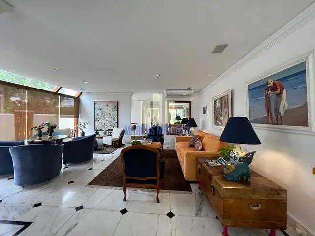 Casa com 700m² 4 quartos e 4 banheiros, à venda, no bairro Barra da Tijuca em Rio de Janeiro