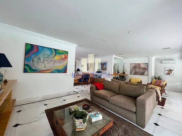 Casa com 700m² 4 quartos e 4 banheiros, à venda, no bairro Barra da Tijuca em Rio de Janeiro