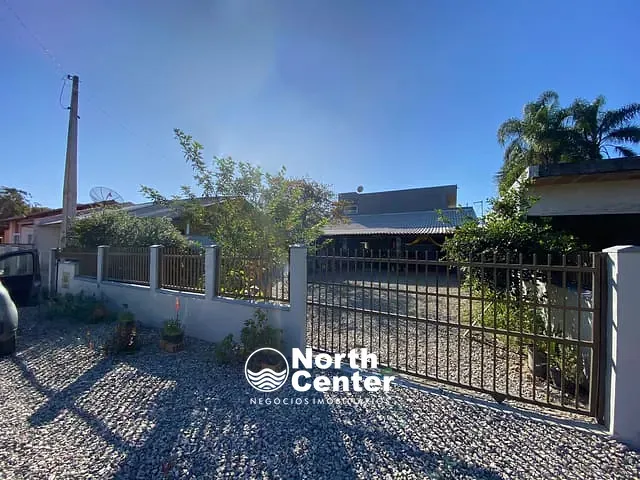 Casa com 240m² 2 quartos e 2 banheiros, à venda, no bairro Costeira em Balneário Barra do Sul