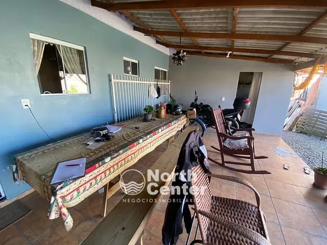 Casa com 240m² 2 quartos e 2 banheiros, à venda, no bairro Costeira em Balneário Barra do Sul