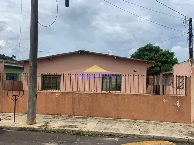 Casa com 300m² 4 quartos e 2 banheiros, à venda, no bairro Vila Bela Vista em Capivari