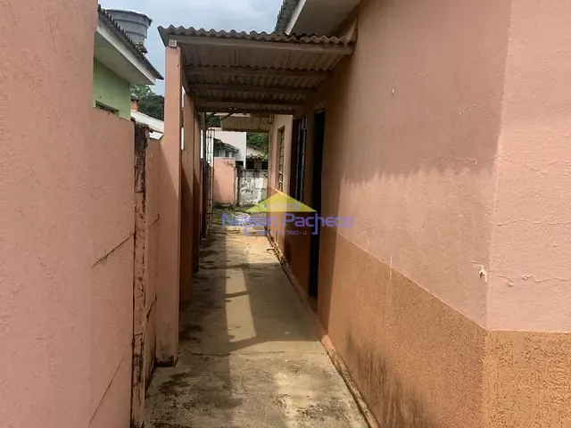 Casa com 300m² 4 quartos e 2 banheiros, à venda, no bairro Vila Bela Vista em Capivari