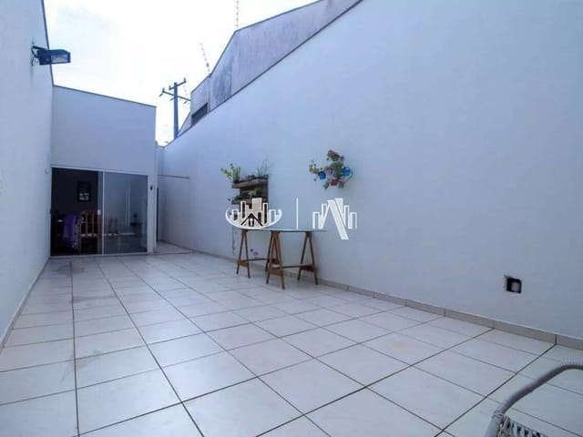 Casa com 200m² 3 quartos e 2 banheiros, à venda, no bairro Jardim Alto do Cafezal em Londrina