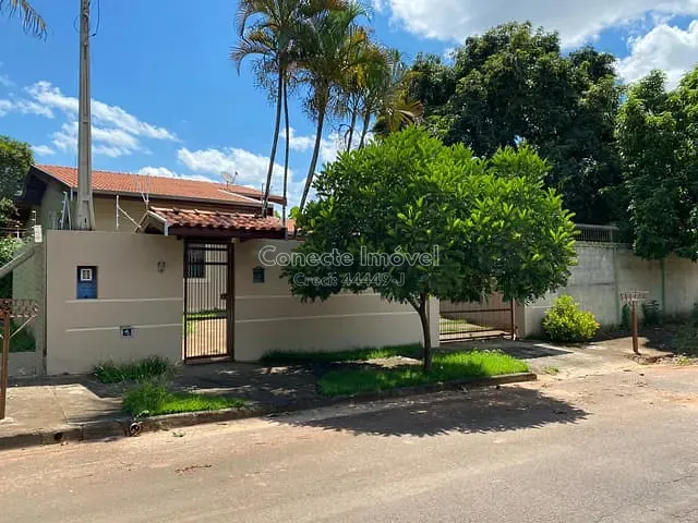Casa com 540m² 3 quartos e 2 banheiros, à venda ou para alugar, no bairro Loteamento São Pedro em Jaguariúna