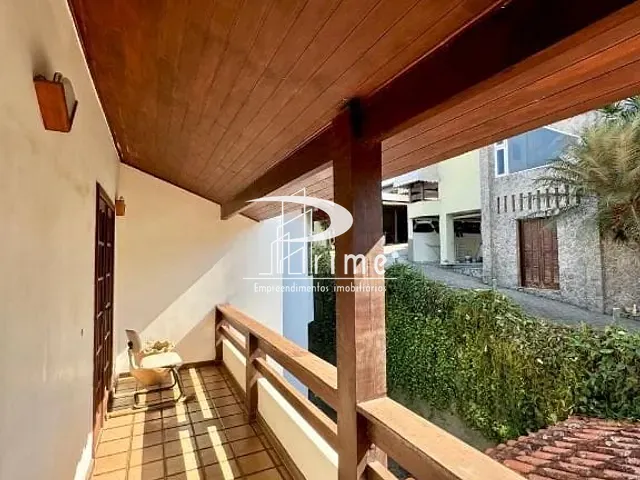 Casa com 750m² 4 quartos e 6 banheiros, à venda, no bairro Piratininga em Niterói