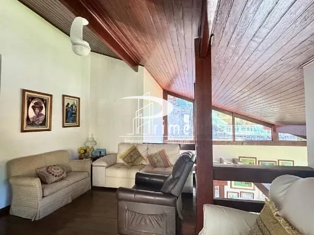 Casa com 750m² 4 quartos e 6 banheiros, à venda, no bairro Piratininga em Niterói