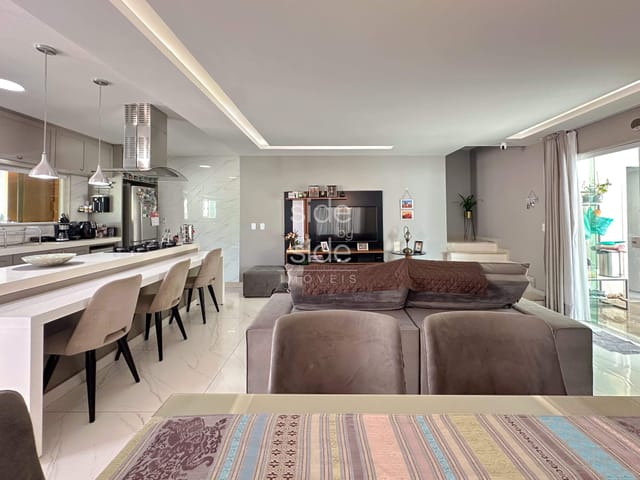 Casa com 220m² 3 quartos e 4 banheiros, à venda, no bairro Nova Niterói em Três Rios