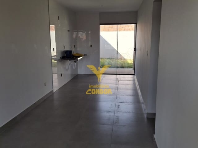 Casa 2 quartos e 1 banheiro, à venda, no bairro Residencial Araucária em Cambé