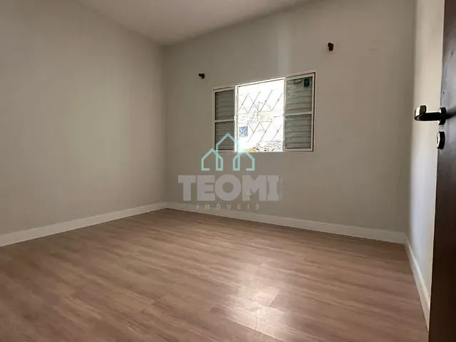 Casa com 450m² 3 quartos e 1 banheiro, à venda, no bairro Jardim Ana Rosa em Taubaté