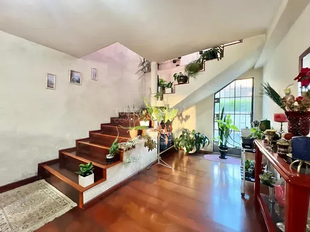 Casa com 1m² 3 quartos e 4 banheiros, à venda, no bairro Jardim das Américas em Curitiba