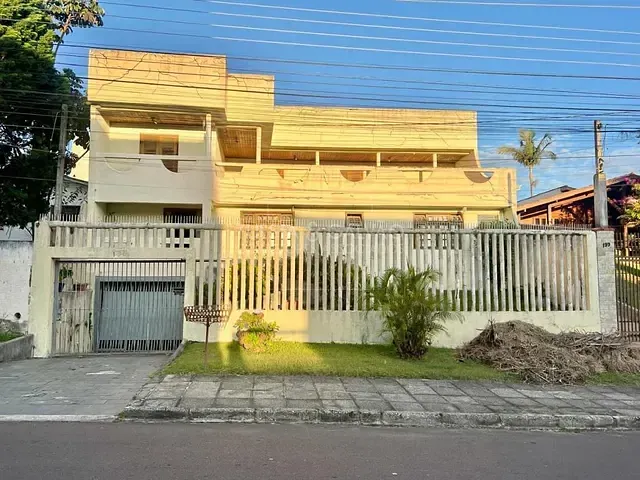 Casa com 1m² 3 quartos e 4 banheiros, à venda, no bairro Jardim das Américas em Curitiba