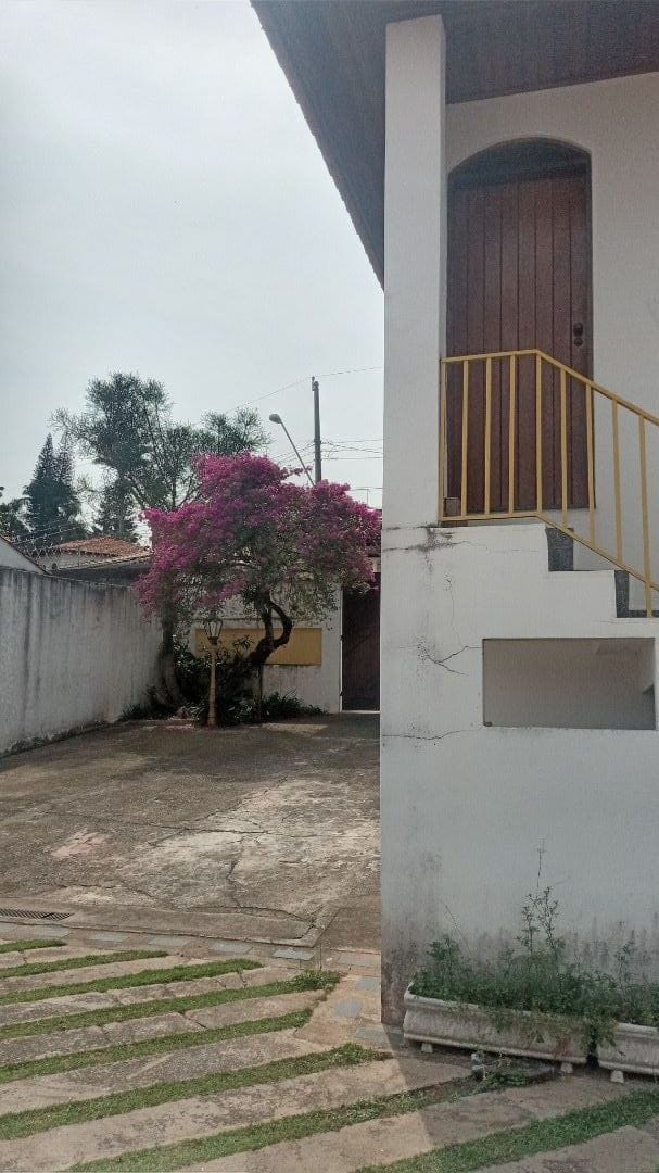 Casa com 1134m² 4 quartos e 4 banheiros, à venda, no bairro Vila Santo Antônio em Cotia