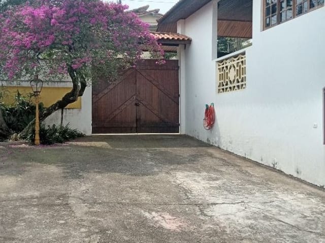 Casa com 1134m² 4 quartos e 4 banheiros, à venda, no bairro Vila Santo Antônio em Cotia