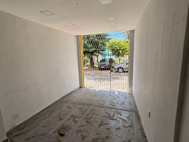 Casa com 130m² 2 quartos e 1 banheiro, para alugar, no bairro Realengo em Rio de Janeiro