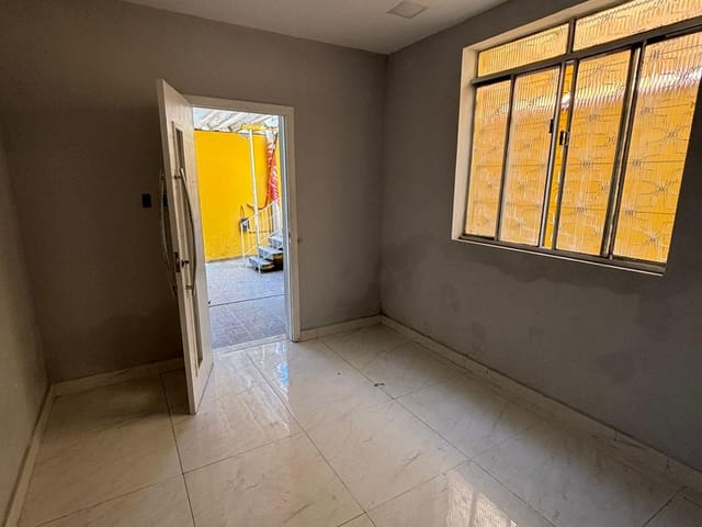 Casa com 130m² 2 quartos e 1 banheiro, para alugar, no bairro Realengo em Rio de Janeiro