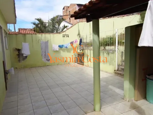 Casa com 417m² 3 quartos e 2 banheiros, à venda, no bairro Centro em Cambuí