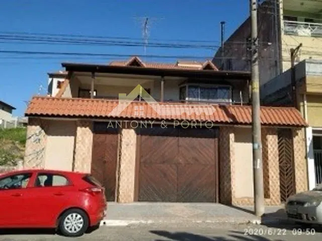 Casa com 330m² 3 quartos e 5 banheiros, à venda, no bairro Vila Rio de Janeiro em Guarulhos
