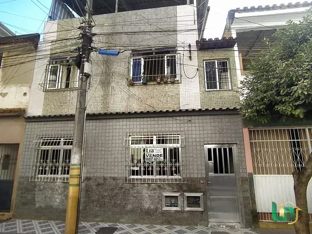 Casa com 112m² 3 quartos e 1 banheiro, à venda, no bairro Barra em Muriaé