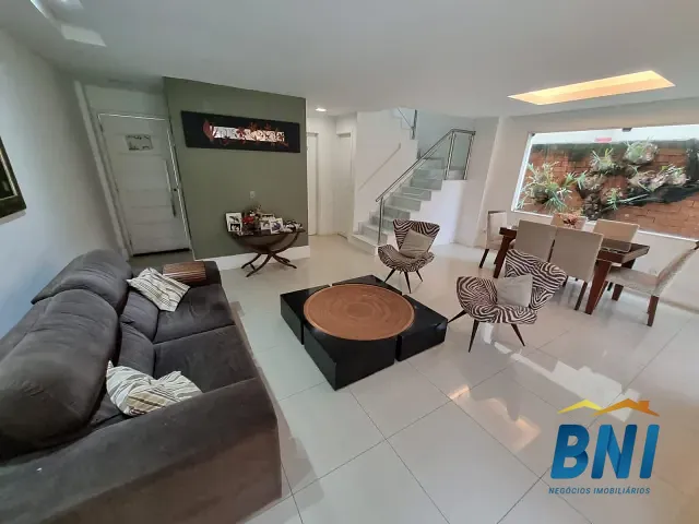Casa com 226m² 4 quartos e 5 banheiros, à venda ou para alugar, no bairro Recreio dos Bandeirantes em Rio de Janeiro
