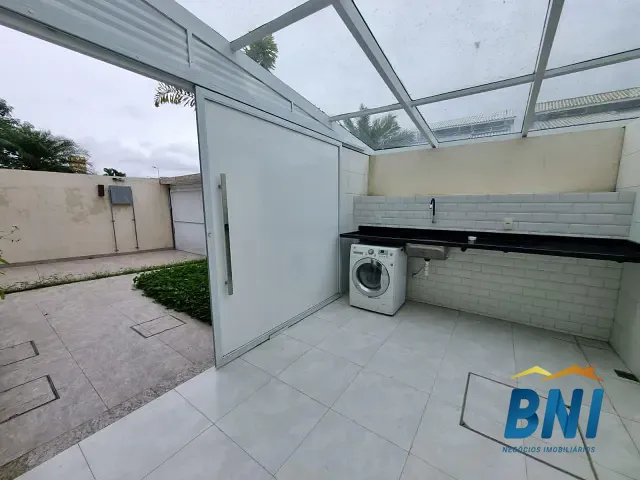 Casa com 226m² 4 quartos e 5 banheiros, à venda ou para alugar, no bairro Recreio dos Bandeirantes em Rio de Janeiro