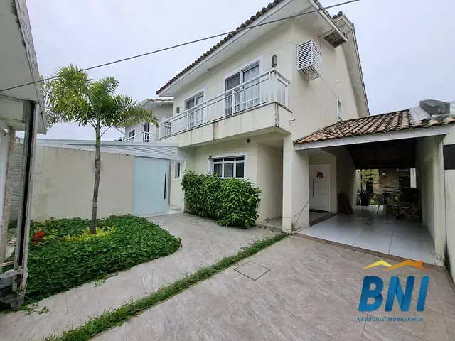 Casa com 226m² 4 quartos e 5 banheiros, à venda ou para alugar, no bairro Recreio dos Bandeirantes em Rio de Janeiro