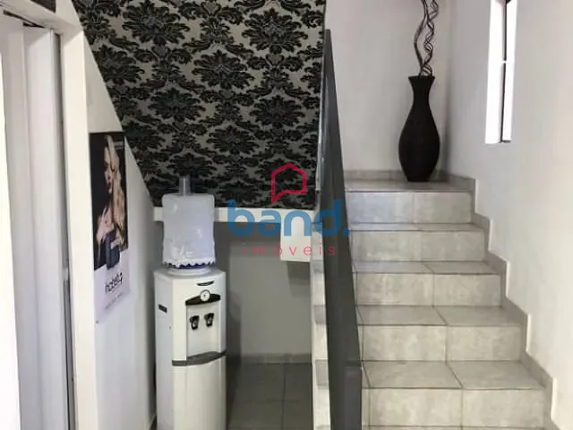 Casa com 300m² 5 quartos e 3 banheiros, para alugar, no bairro Parque Residencial Rafael Alcala em Porto Feliz