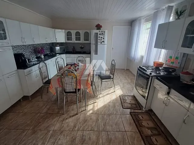 Casa com 490m² 4 quartos e 1 banheiro, à venda, no bairro Cará-cará em Ponta Grossa