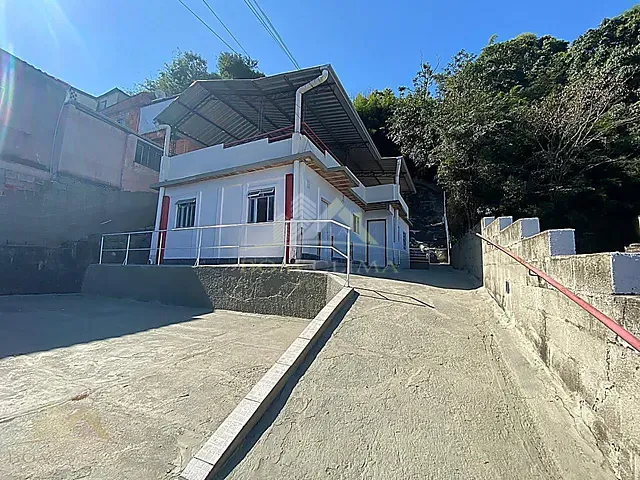 Casa 3 quartos e 1 banheiro, para alugar, no bairro Bandeirantes em Juiz de Fora
