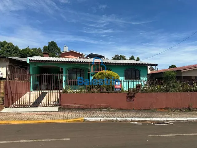 Casa 3 quartos e 1 banheiro, à venda, no bairro Das Nações em Fraiburgo
