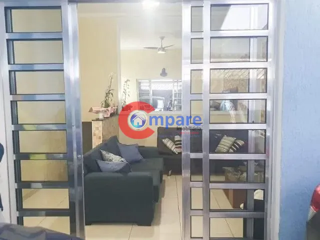 Casa com 258m² 3 quartos e 1 banheiro, à venda, no bairro Água Chata em Guarulhos