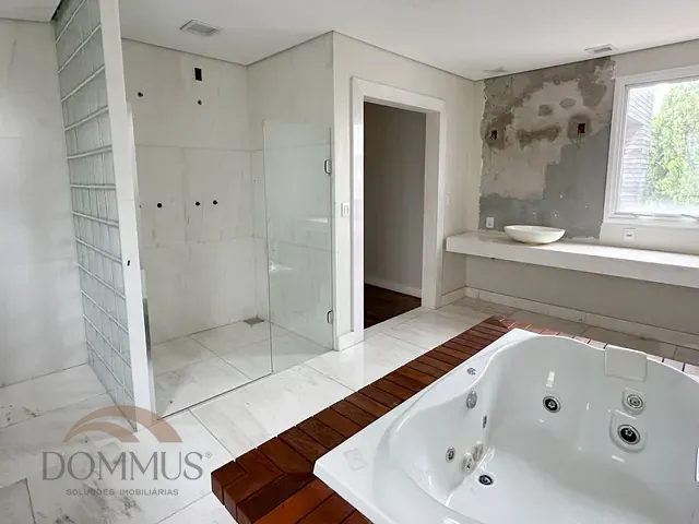 Casa com 504m² 4 quartos e 4 banheiros, à venda, no bairro Village Nobre em Ipatinga