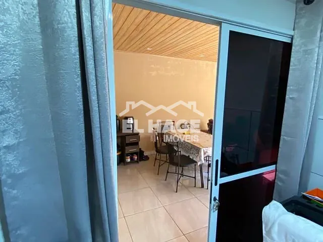 Casa 2 quartos e 1 banheiro, à venda, no bairro Petrópolis em Várzea Grande