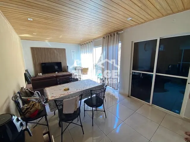 Casa 2 quartos e 1 banheiro, à venda, no bairro Petrópolis em Várzea Grande