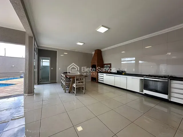 Sobrado com 331m² 3 quartos e 5 banheiros, à venda, no bairro Jardim Dona Regina em Santa Bárbara D'Oeste