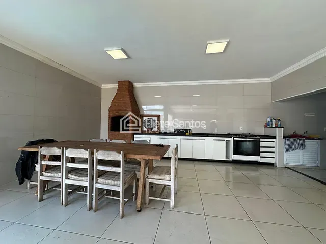 Sobrado com 331m² 3 quartos e 5 banheiros, à venda, no bairro Jardim Dona Regina em Santa Bárbara D'Oeste