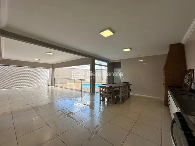 Sobrado com 331m² 3 quartos e 5 banheiros, à venda, no bairro Jardim Dona Regina em Santa Bárbara D'Oeste