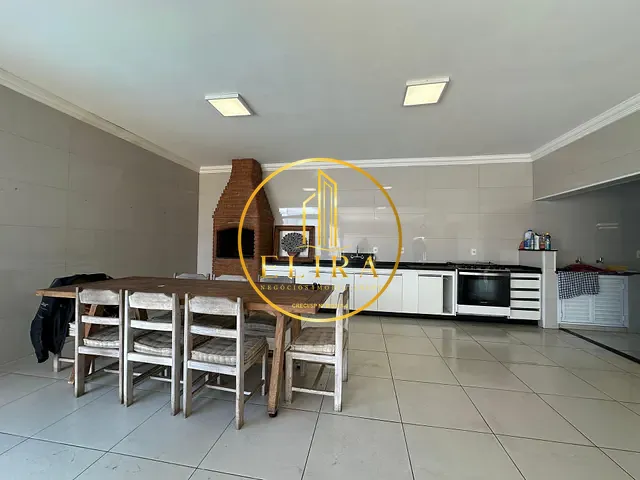 Sobrado com 331m² 3 quartos e 5 banheiros, à venda, no bairro Jardim Dona Regina em Santa Bárbara D'Oeste