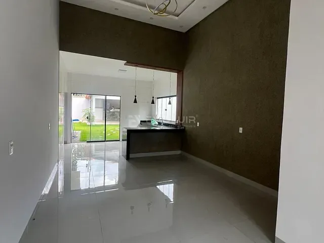 Casa 3 quartos e 2 banheiros, à venda, no bairro Parque Karajá em Aparecida de Goiânia