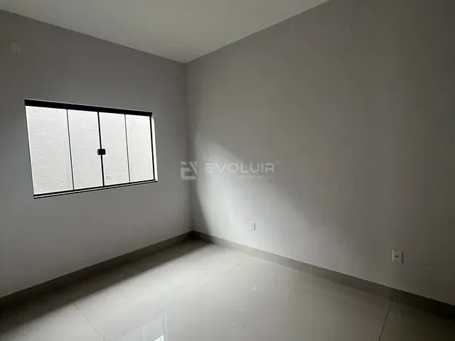 Casa 3 quartos e 2 banheiros, à venda, no bairro Parque Karajá em Aparecida de Goiânia