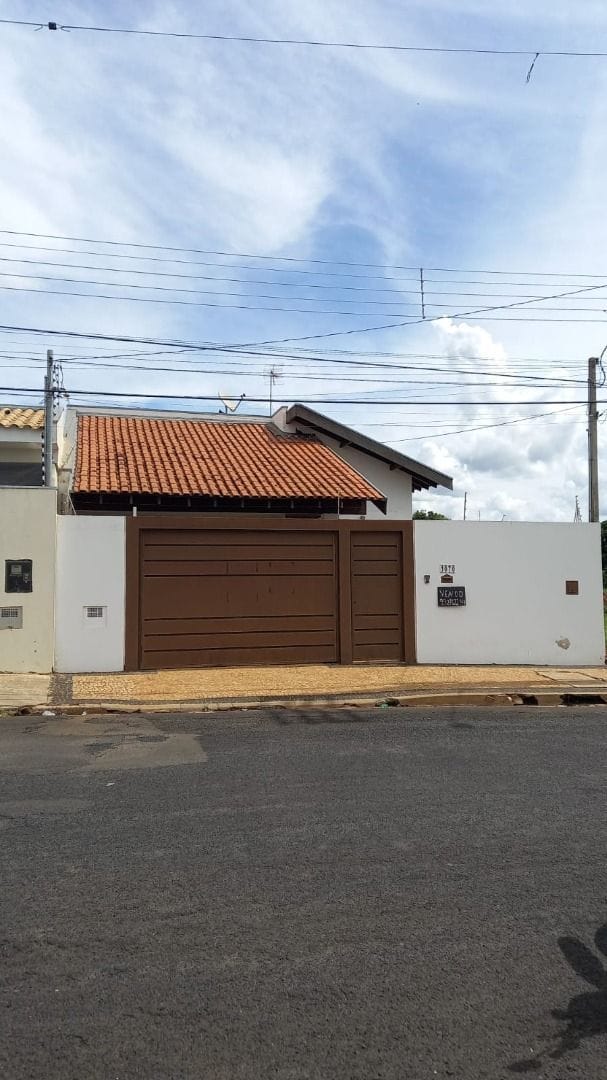 Casa 3 quartos e 2 banheiros, à venda, no bairro Parque Glória III em Catanduva