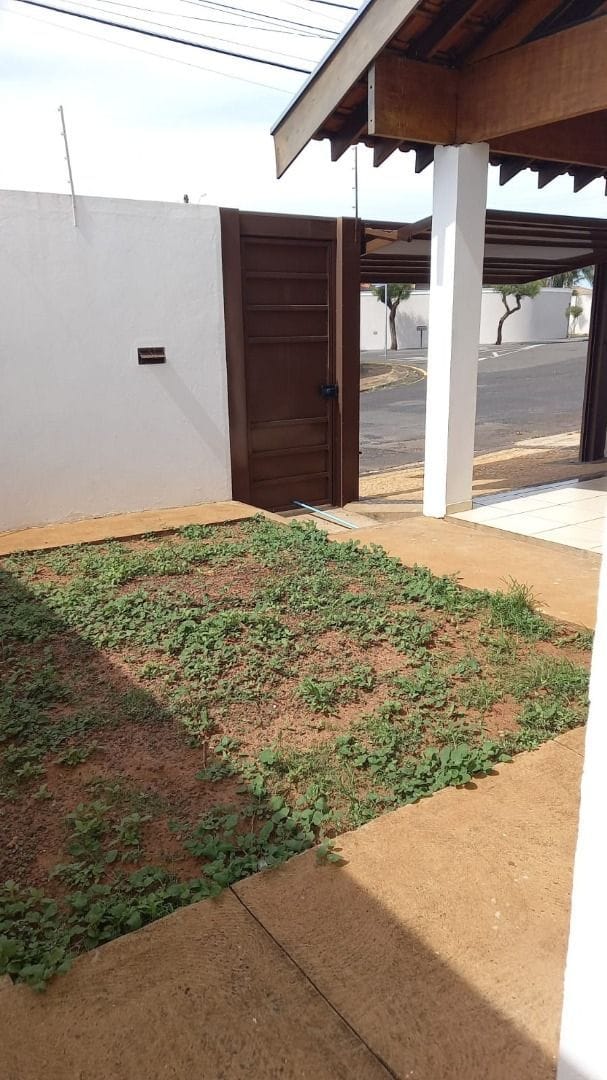 Casa 3 quartos e 2 banheiros, à venda, no bairro Parque Glória III em Catanduva