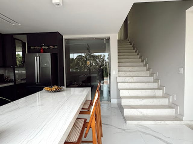 Casa com 450m² 4 quartos e 3 banheiros, à venda, no bairro Jardim Limoeiro em Serra