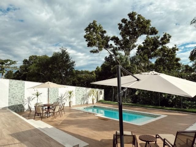 Casa com 450m² 4 quartos e 3 banheiros, à venda, no bairro Jardim Limoeiro em Serra