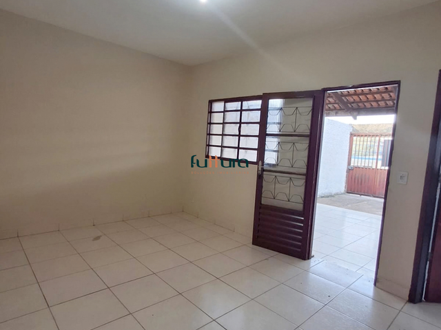 Casa com 360m² 3 quartos e 2 banheiros, para alugar, no bairro Jardim Luz em Aparecida de Goiânia