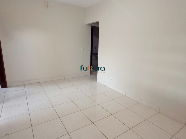 Casa com 360m² 3 quartos e 2 banheiros, para alugar, no bairro Jardim Luz em Aparecida de Goiânia