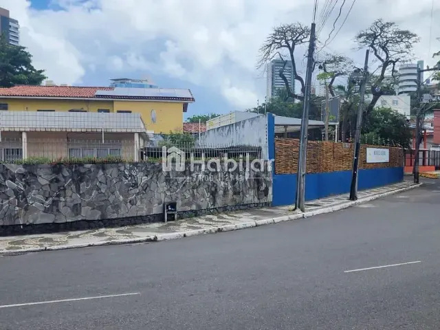 Casa com 384m², à venda, no bairro Rio Vermelho em Salvador