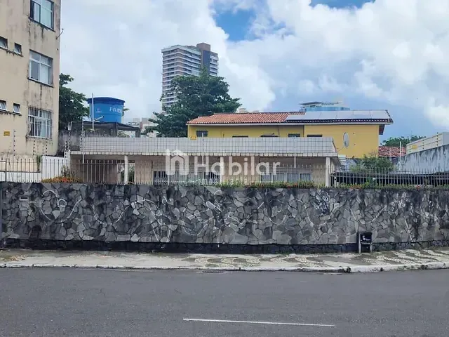 Casa com 384m², à venda, no bairro Rio Vermelho em Salvador